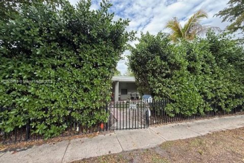 Villa ou maison à vendre à North Miami, Floride: 4 chambres, 151.24 m2 № 1966766 - photo 3