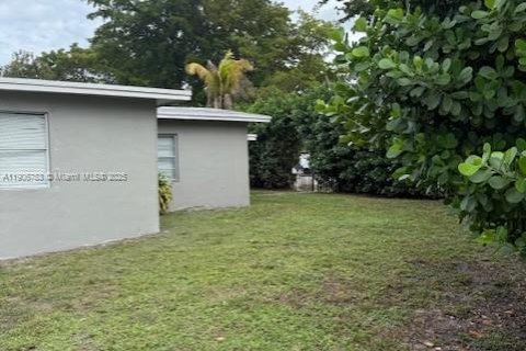 Villa ou maison à vendre à North Miami, Floride: 4 chambres, 151.24 m2 № 1966766 - photo 1