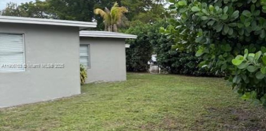 Villa ou maison à North Miami, Floride 4 chambres, 151.24 m2 № 1966766