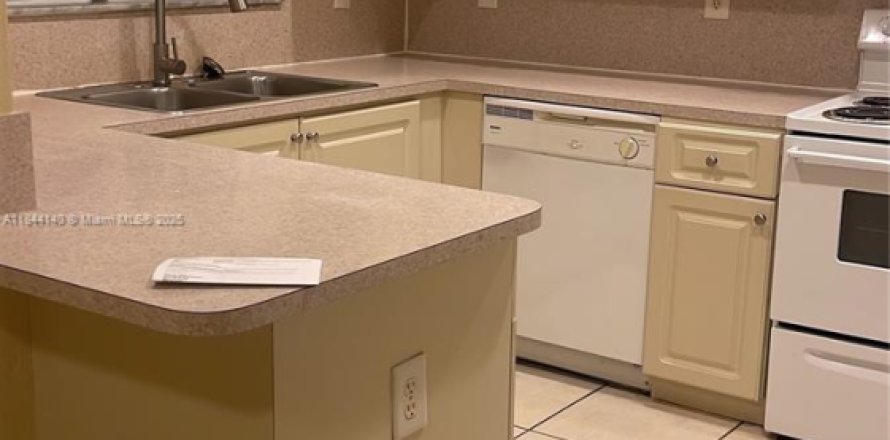 Touwnhouse à Miami, Floride 3 chambres, 136.57 m2 № 1839346