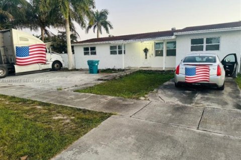 Casa en venta en Homestead, Florida, 4 dormitorios, 116.13 m2 № 1997013 - foto 2