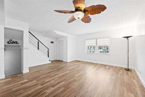 Townhouse in Hollywood, Florida 2 bedrooms, 168.62 sq.m. № 2074738 - photo 12