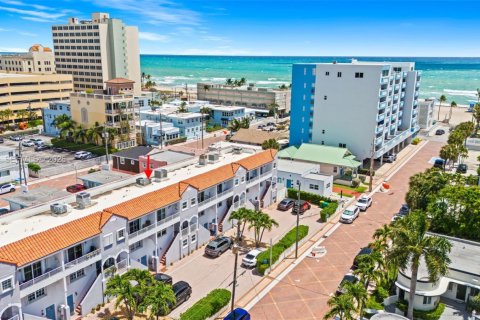 Townhouse in Hollywood, Florida 2 bedrooms, 168.62 sq.m. № 2074738