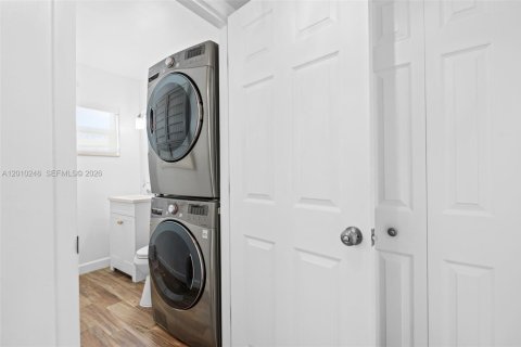 Townhouse in Hollywood, Florida 2 bedrooms, 168.62 sq.m. № 2074738 - photo 15