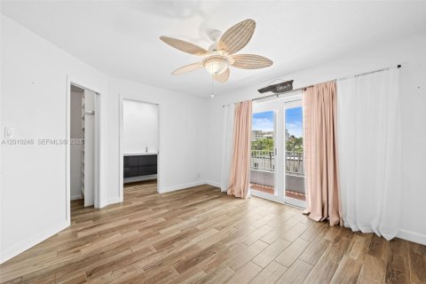 Townhouse in Hollywood, Florida 2 bedrooms, 168.62 sq.m. № 2074738 - photo 30