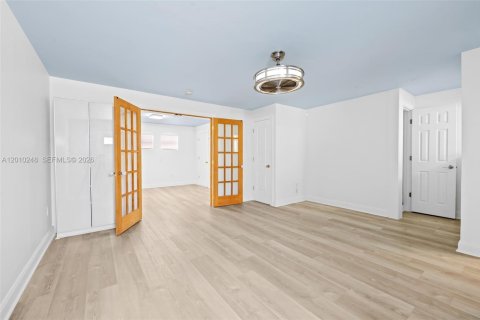 Townhouse in Hollywood, Florida 2 bedrooms, 168.62 sq.m. № 2074738 - photo 18