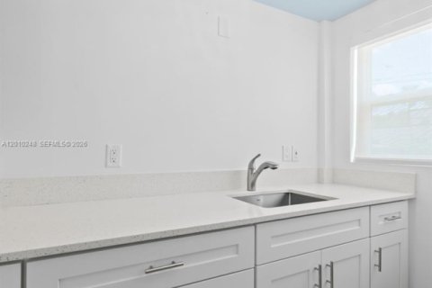 Townhouse in Hollywood, Florida 2 bedrooms, 168.62 sq.m. № 2074738 - photo 23