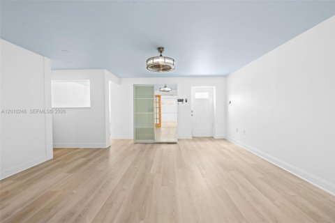 Townhouse in Hollywood, Florida 2 bedrooms, 168.62 sq.m. № 2074738 - photo 17