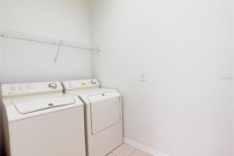 House in Davenport, Florida 4 bedrooms, 178.28 sq.m. № 2237225 - photo 21