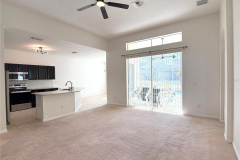 House in Davenport, Florida 4 bedrooms, 178.28 sq.m. № 2237225 - photo 3