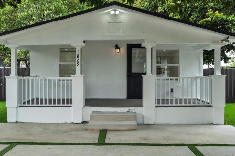 Купить виллу или дом в Майами, Флорида 3 спальни, 73.39м2, № 1726796 - фото 1