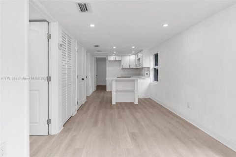 Купить виллу или дом в Майами, Флорида 3 спальни, 73.39м2, № 1726796 - фото 9