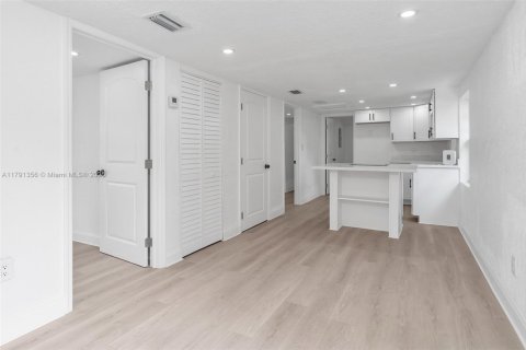 Купить виллу или дом в Майами, Флорида 3 спальни, 73.39м2, № 1726796 - фото 10