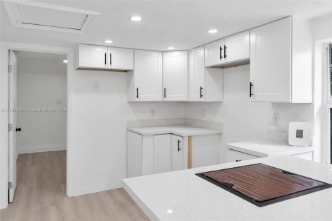 Купить виллу или дом в Майами, Флорида 3 спальни, 73.39м2, № 1726796 - фото 17