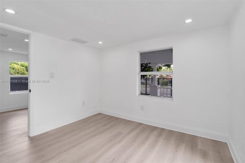 Купить виллу или дом в Майами, Флорида 3 спальни, 73.39м2, № 1726796 - фото 14