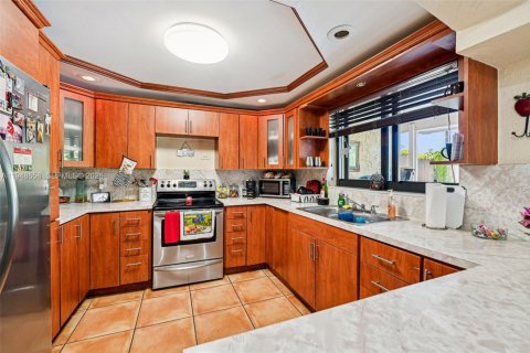 Купить таунхаус в Майами, Флорида 3 спальни, 168.62м2, № 2005426 - фото 11