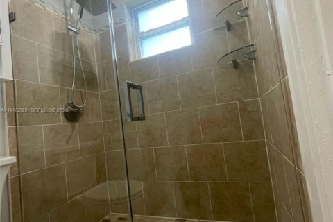 Casa en alquiler en Miami, Florida, 3 dormitorios, 131.18 m2 № 2063814 - foto 17