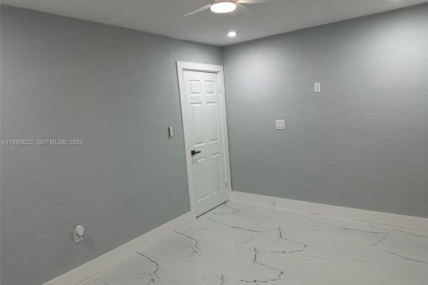 Casa en alquiler en Miami, Florida, 3 dormitorios, 131.18 m2 № 2063814 - foto 10