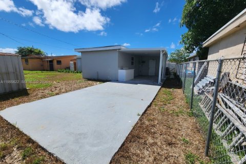 Casa en alquiler en Miami, Florida, 3 dormitorios, 131.18 m2 № 2063814 - foto 25