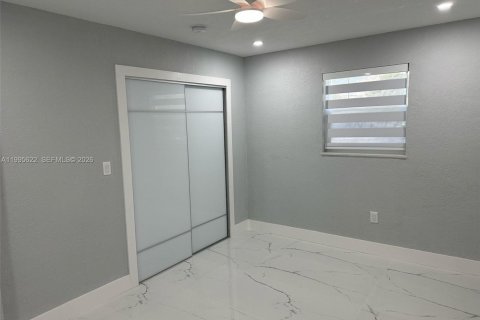 Casa en alquiler en Miami, Florida, 3 dormitorios, 131.18 m2 № 2063814 - foto 12