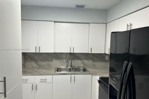 Casa en alquiler en Miami, Florida, 3 dormitorios, 131.18 m2 № 2063814 - foto 9