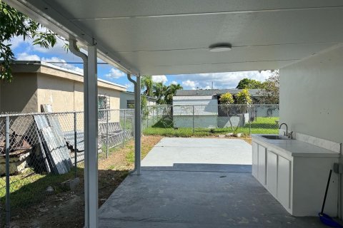 Casa en alquiler en Miami, Florida, 3 dormitorios, 131.18 m2 № 2063814 - foto 21