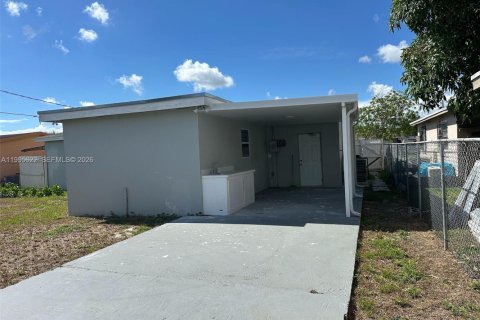 Casa en alquiler en Miami, Florida, 3 dormitorios, 131.18 m2 № 2063814 - foto 22