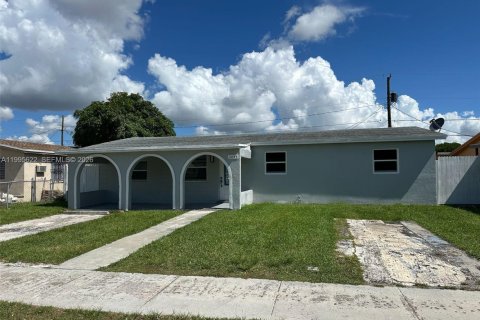 Casa en alquiler en Miami, Florida, 3 dormitorios, 131.18 m2 № 2063814 - foto 2
