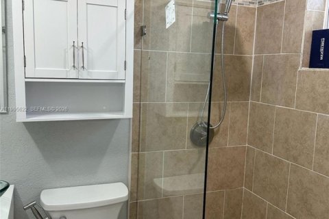 Casa en alquiler en Miami, Florida, 3 dormitorios, 131.18 m2 № 2063814 - foto 16