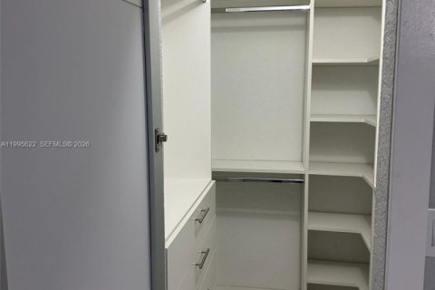 Casa en alquiler en Miami, Florida, 3 dormitorios, 131.18 m2 № 2063814 - foto 18