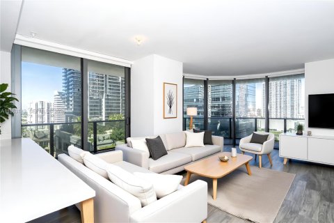 Condo in Miami, Florida, 3 bedrooms  № 2080992