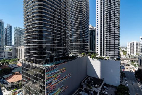 Condo in Miami, Florida, 3 bedrooms № 2080992 - photo 20