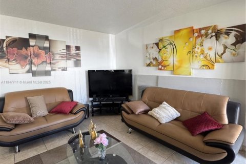Copropriété à vendre à Miami, Floride: 1 chambre, 51.19 m2 № 2059807 - photo 6