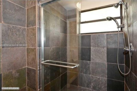 Copropriété à vendre à Hallandale Beach, Floride: 2 chambres, 96.62 m2 № 2090600 - photo 12