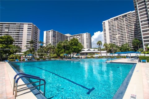 Copropriété à vendre à Hallandale Beach, Floride: 2 chambres, 96.62 m2 № 2090600 - photo 29