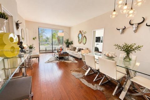Copropriété à vendre à Hallandale Beach, Floride: 2 chambres, 96.62 m2 № 2090600 - photo 2