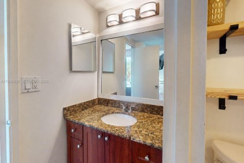 Copropriété à vendre à Hallandale Beach, Floride: 2 chambres, 96.62 m2 № 2090600 - photo 16