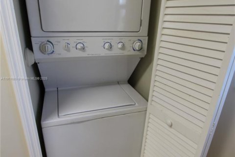 Снять в аренду кондоминиум в Катлер-Бей, Флорида 2 спальни, 75.16м2, № 1967985 - фото 14