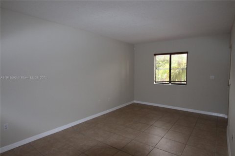 Снять в аренду кондоминиум в Катлер-Бей, Флорида 2 спальни, 75.16м2, № 1967985 - фото 13