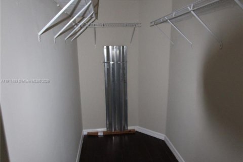 Снять в аренду кондоминиум в Катлер-Бей, Флорида 2 спальни, 75.16м2, № 1967985 - фото 15