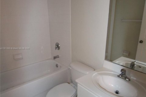 Снять в аренду кондоминиум в Катлер-Бей, Флорида 2 спальни, 75.16м2, № 1967985 - фото 20