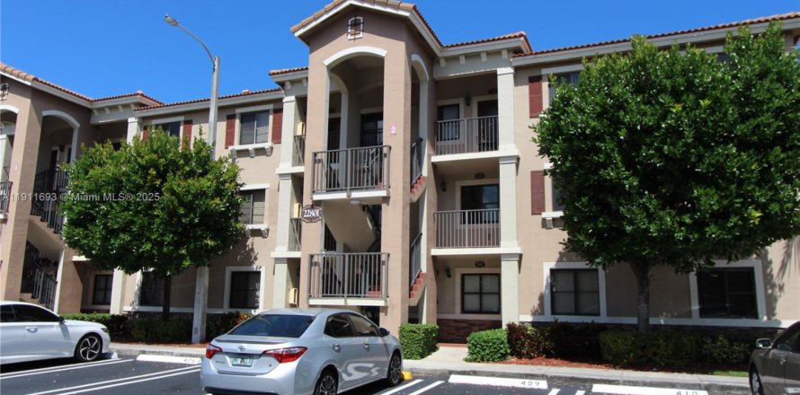 Кондоминиум с 2 спальнями в Катлер-Бей, Флорида № 1967985