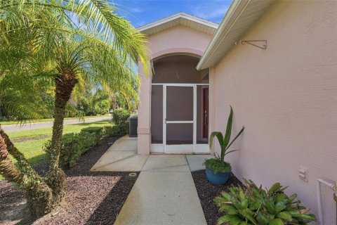 Villa ou maison à vendre à New Port Richey, Floride: 2 chambres, 114.08 m2 № 2398450 - photo 4