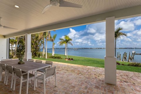 House in Bradenton, Florida 4 bedrooms, 527.68 sq.m. № 1531119 - photo 4