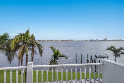 House in Bradenton, Florida 4 bedrooms, 527.68 sq.m. № 1531119 - photo 28