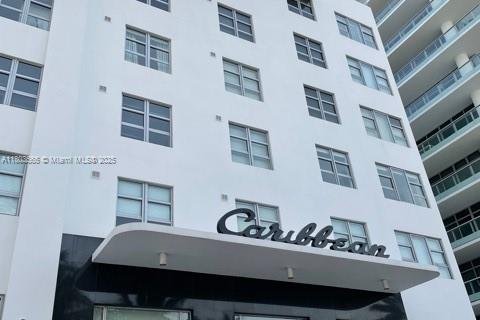 Condominio en alquiler en Miami Beach, Florida, 1 dormitorio, 62.52 m2 № 1689454 - foto 1