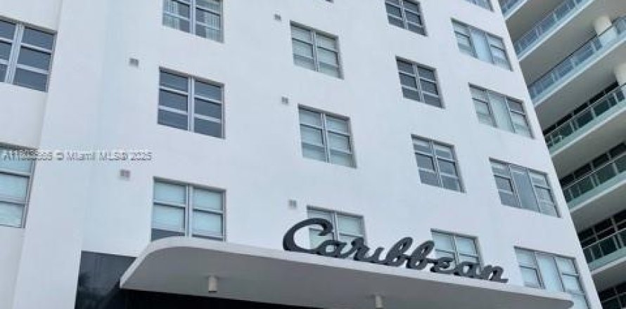 Condominio en Miami Beach, Florida, 1 dormitorio  № 1689454