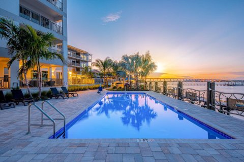 Condo in Stuart, Florida, 2 bedrooms № 2177626 - photo 25
