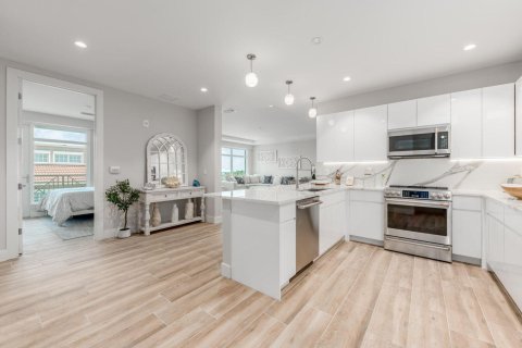 Condo in Stuart, Florida, 2 bedrooms № 2177626 - photo 2