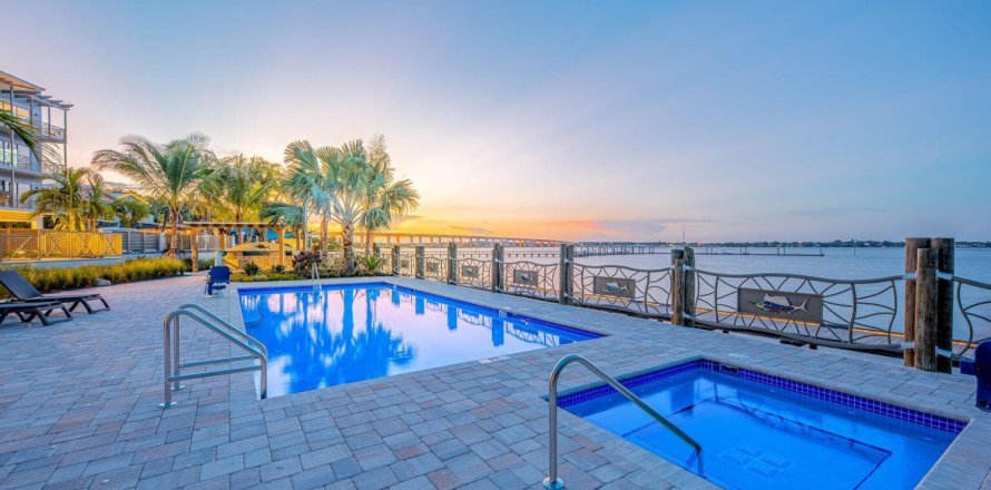 Condo in Stuart, Florida, 2 bedrooms № 2177626